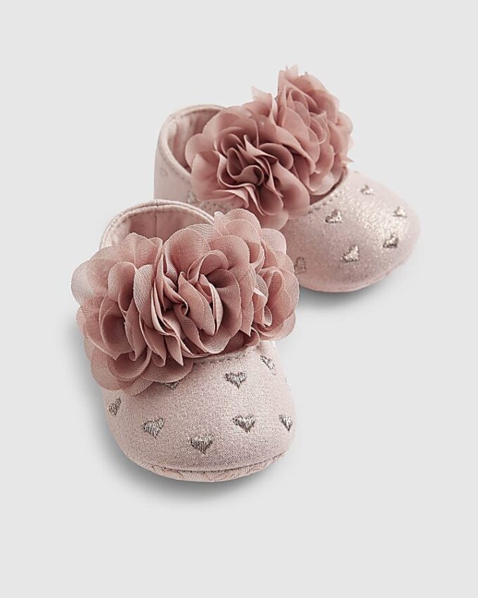 Babyflickor rosa hjärtformade ballerinaskor