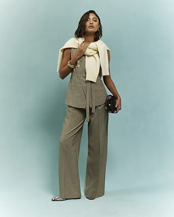 Beige asymmetrisk väst med bälte