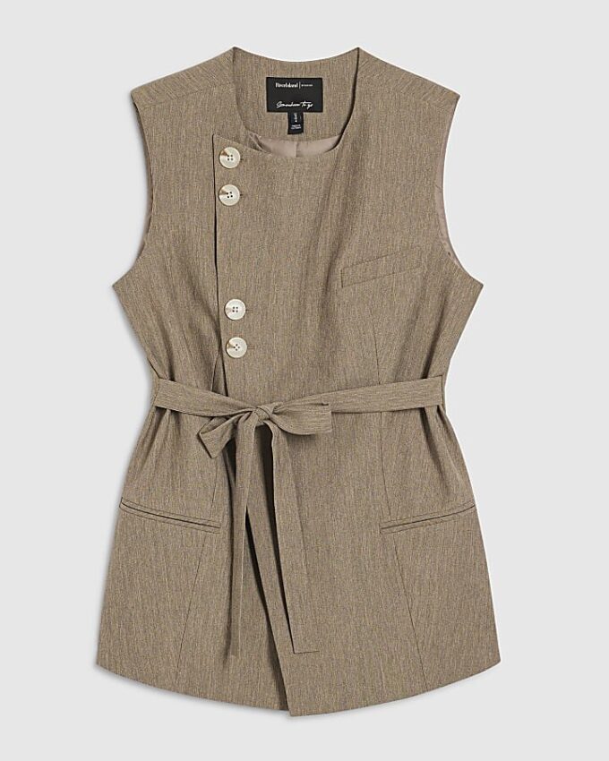 Beige asymmetrisk väst med bälte
