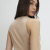 Beige asymmetrisk väst utan krage