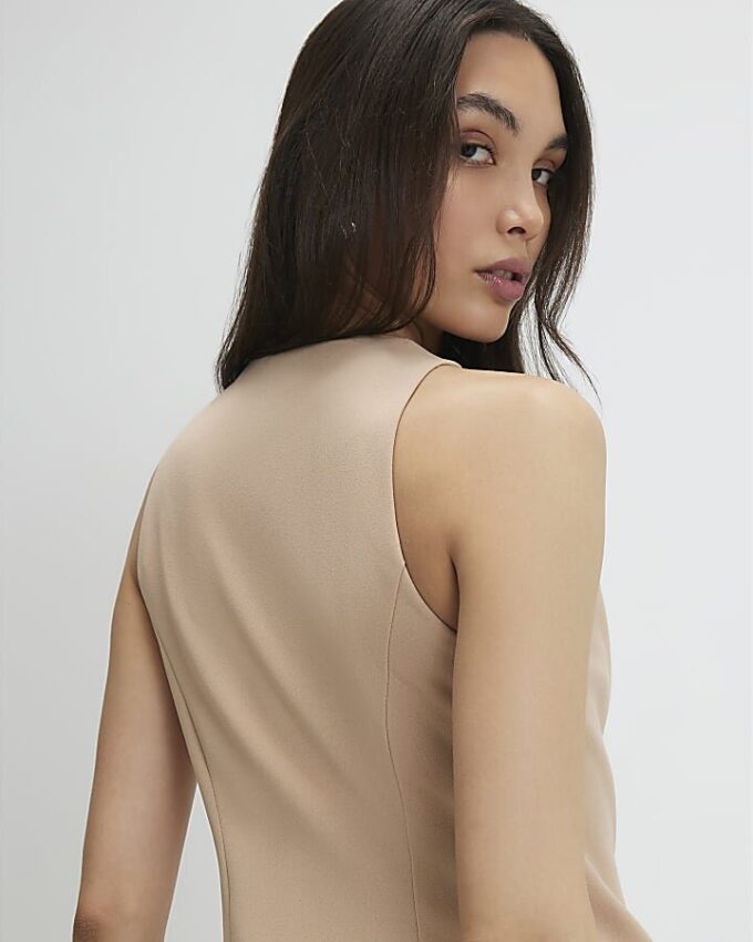 Beige asymmetrisk väst utan krage