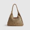 Beige axelväska med flik framtill i raffia