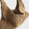 Beige axelväska med flik framtill i raffia