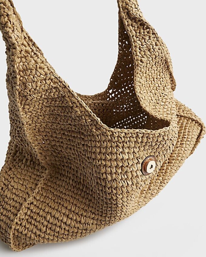 Beige axelväska med flik framtill i raffia