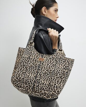 Beige axelväska med leopardmönster och vingar