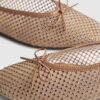 Beige ballerinaskor med dekorativt nät