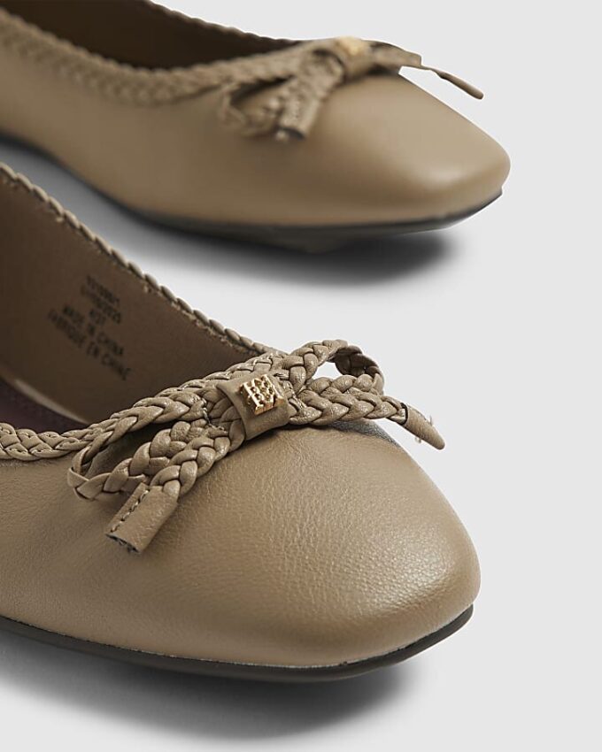 Beige ballerinaskor med rosett