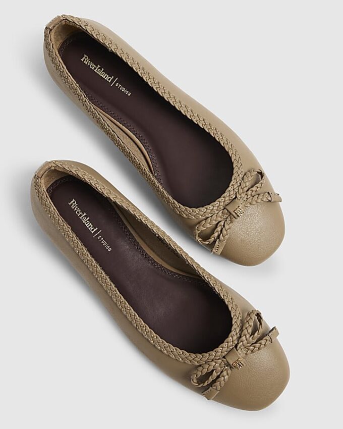 Beige ballerinaskor med rosett