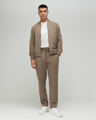 Beige bomberjacka med smal passform