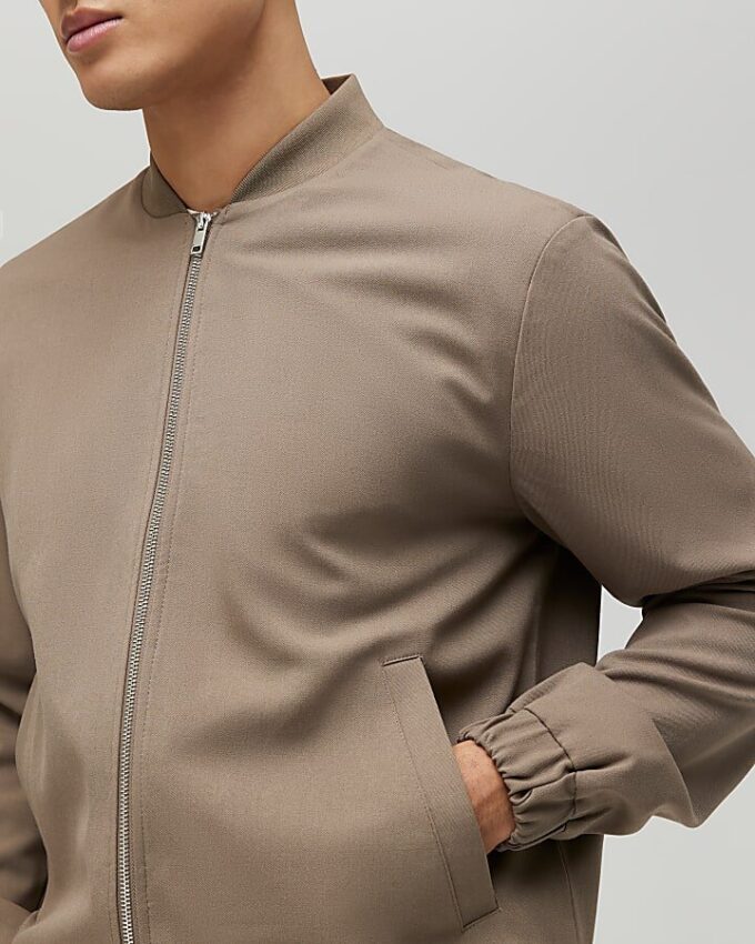 Beige bomberjacka med smal passform