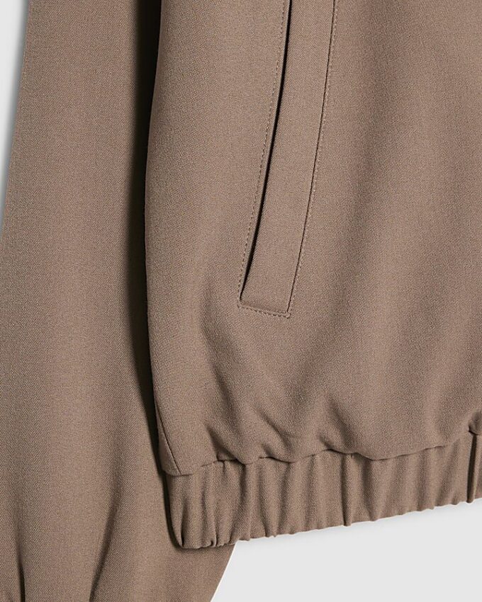 Beige bomberjacka med smal passform