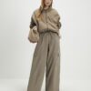Beige cargo-byxor med vida ben