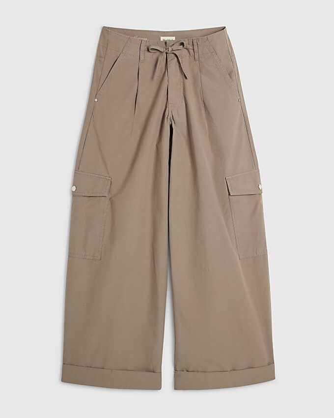 Beige cargo-byxor med vida ben