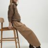 Beige cargobyxor med vid ben
