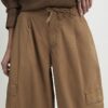 Beige cargobyxor med vid ben