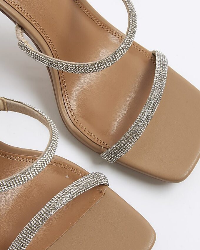 Beige diamantprydda mules med dubbla remmar och klack