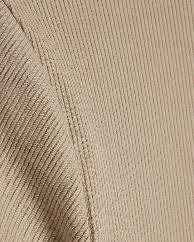 Beige figursydd ribbad T-shirt