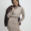 Beige jumperklänning med korsettdetaljer