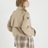 Beige kort trenchcoat med bubbelkant