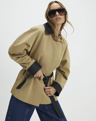 Beige kort trenchcoat med cocoonärmar