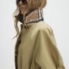 Beige kort trenchcoat med cocoonärmar