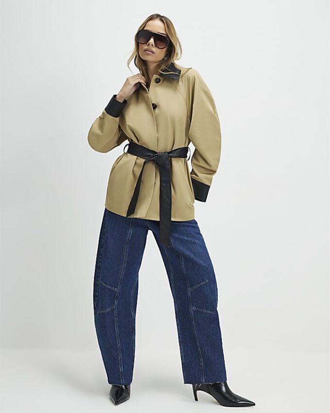 Beige kort trenchcoat med cocoonärmar