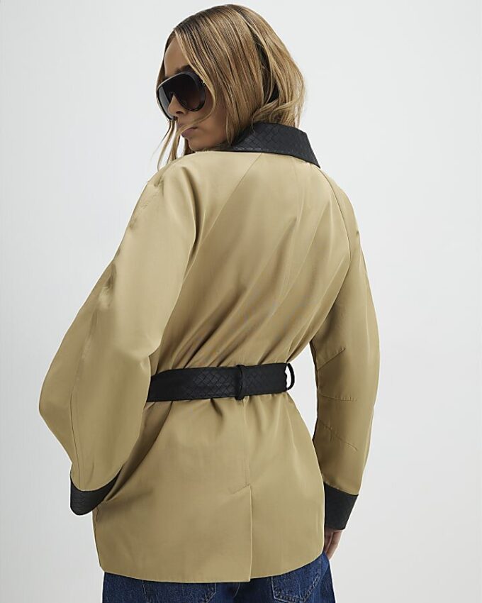 Beige kort trenchcoat med cocoonärmar