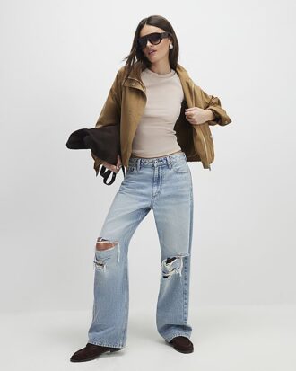 Beige kortärmad figursydd topp