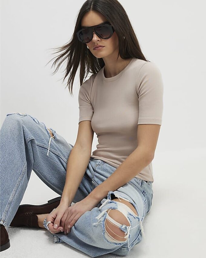 Beige kortärmad figursydd topp