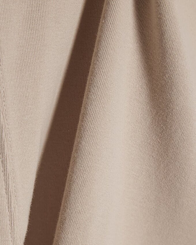 Beige kortärmad figursydd topp