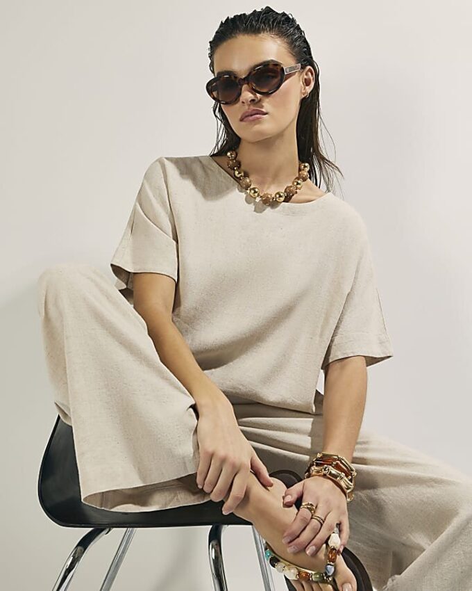 Beige kortärmad T-shirt i linneblandning