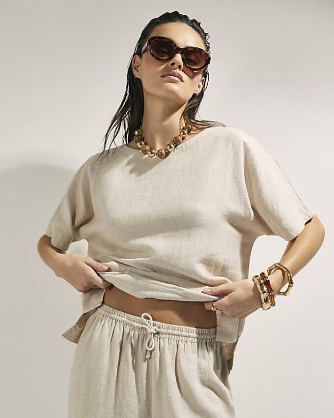 Beige kortärmad T-shirt i linneblandning
