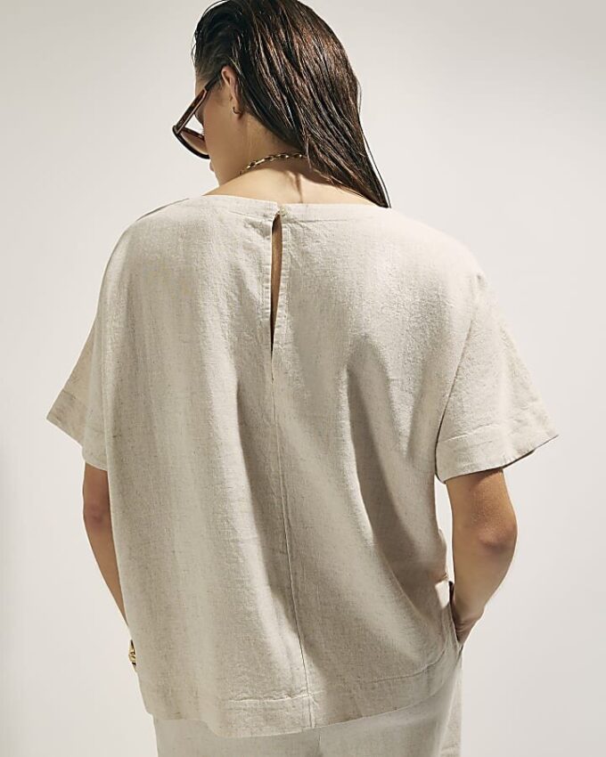 Beige kortärmad T-shirt i linneblandning