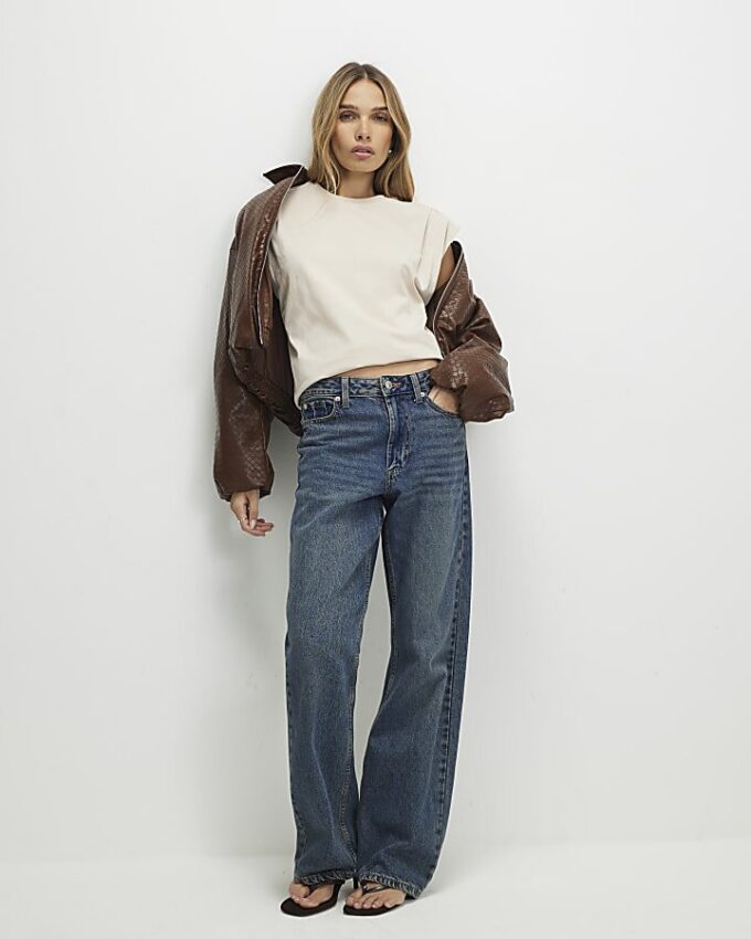 Beige kortärmad T-shirt med veckade axlar