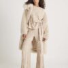 Beige kortärmad topp med breda ribbade sidoknutar