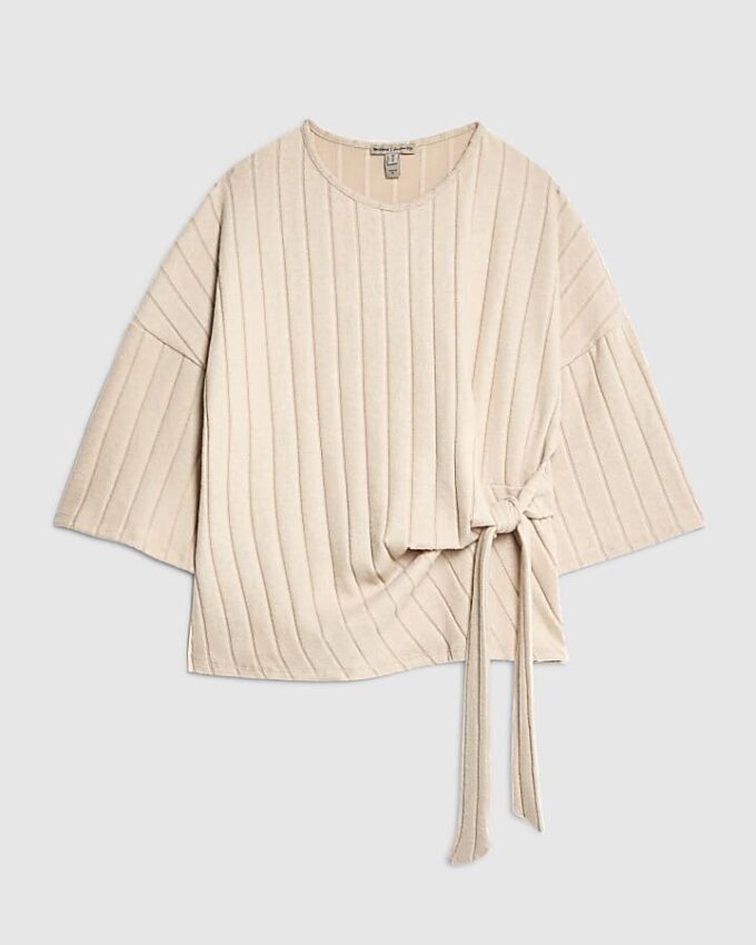 Beige kortärmad topp med breda ribbade sidoknutar
