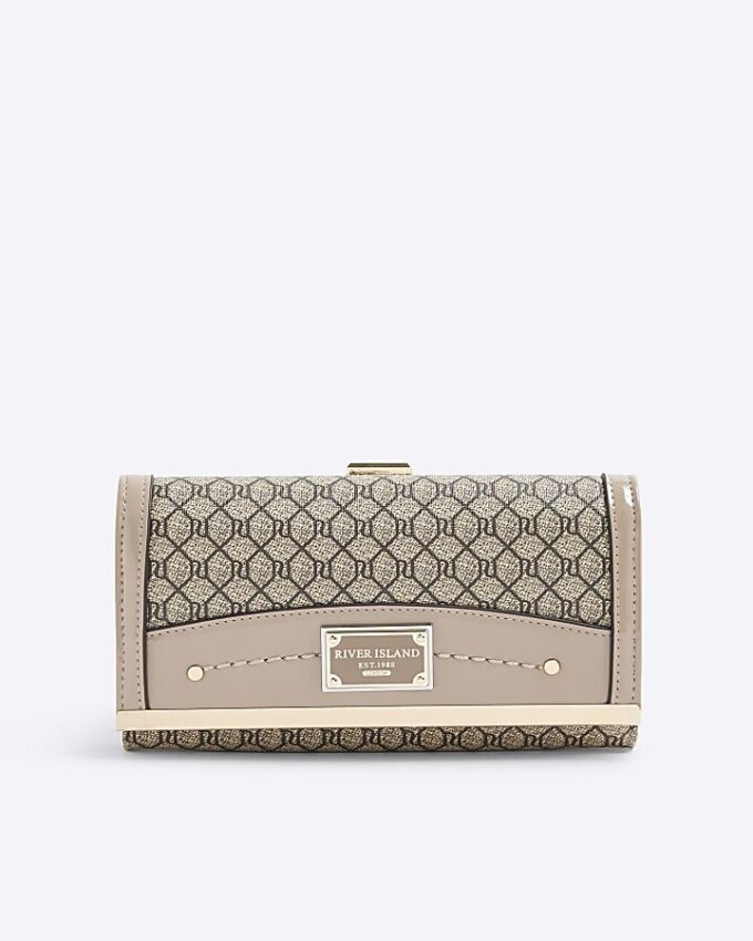Beige lackerad RI Monogram-plånbok med paneler