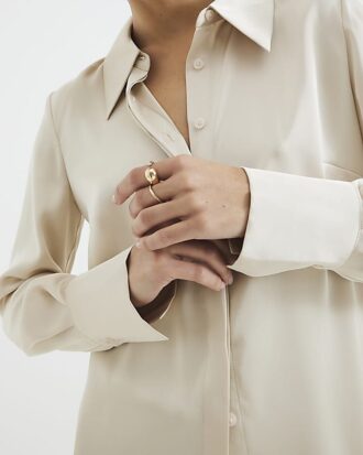 Beige långärmad slim fit-skjorta i satin