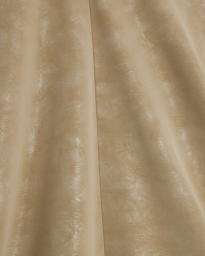 Beige långärmad topp i imiterat läder med batwing-ärmar