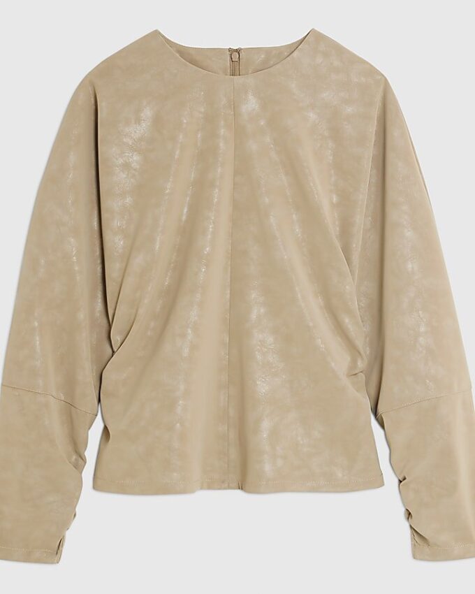 Beige långärmad topp i imiterat läder med batwing-ärmar