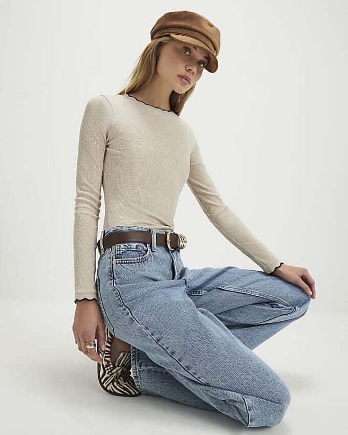 Beige långärmad topp med skulpterad kant