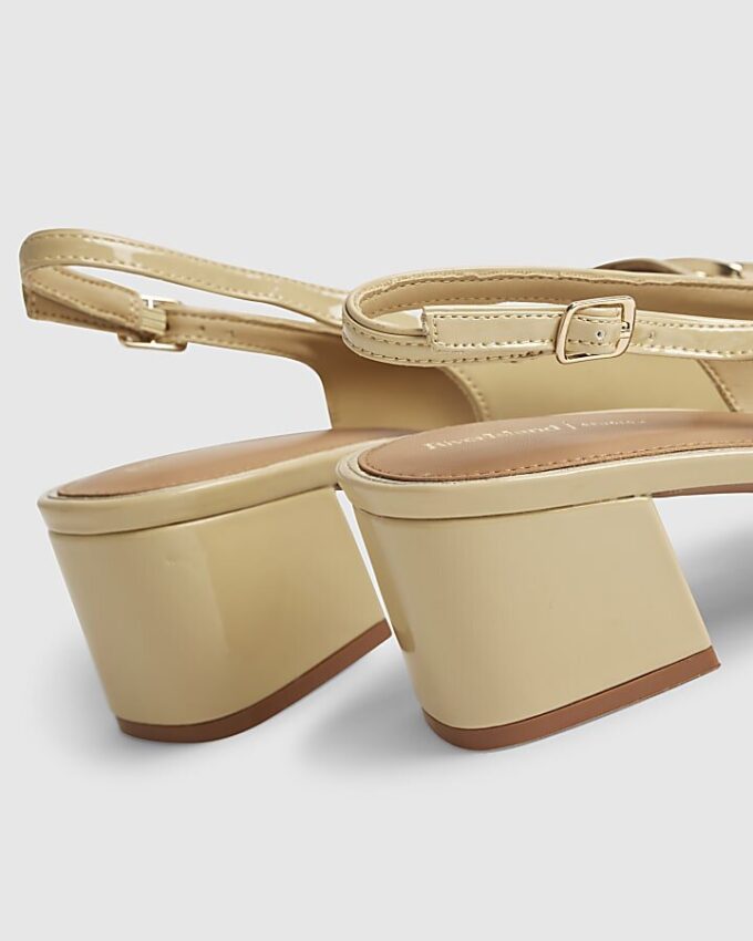 Beige loafers med spänne och slingback-klack