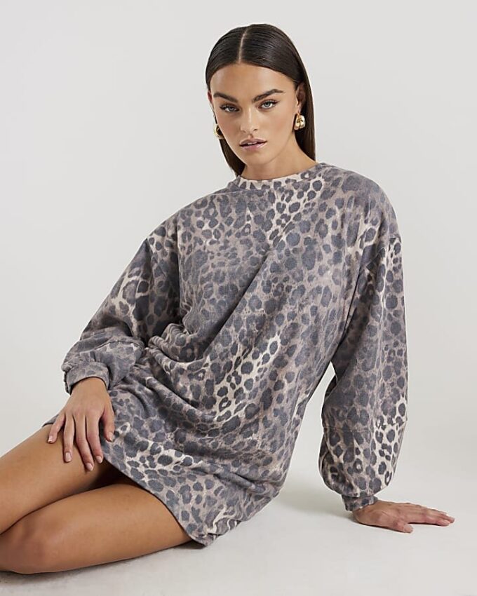 Beige miniklänning i sweatshirt med leopardmönster