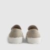 Beige mockaskor