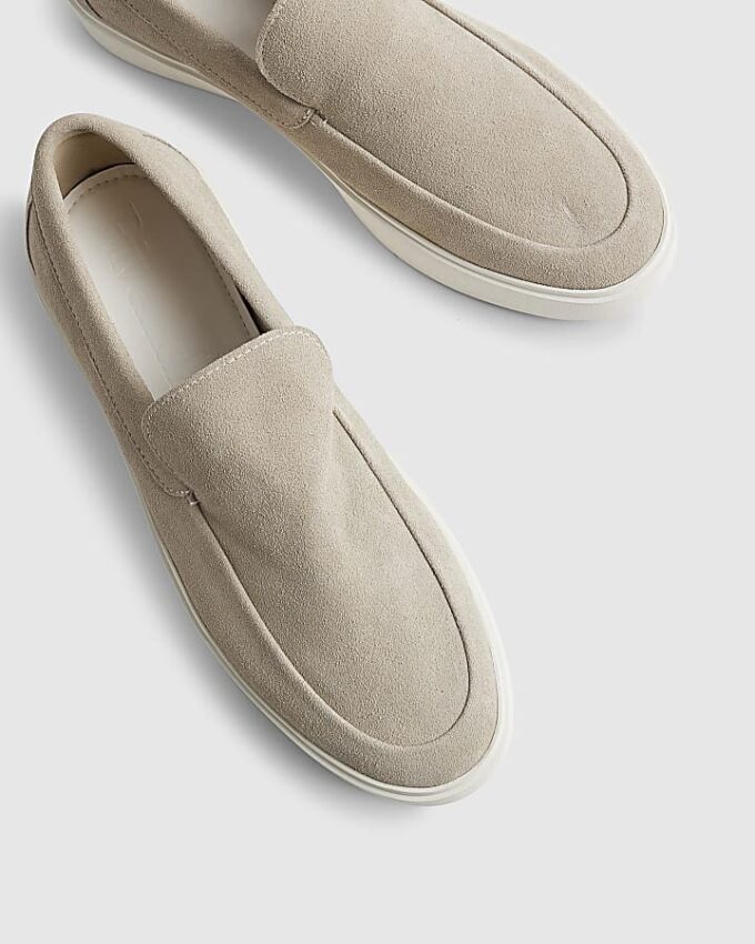 Beige mockaskor