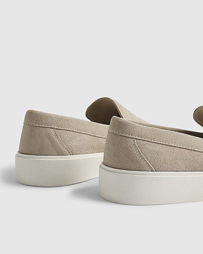 Beige mockaskor