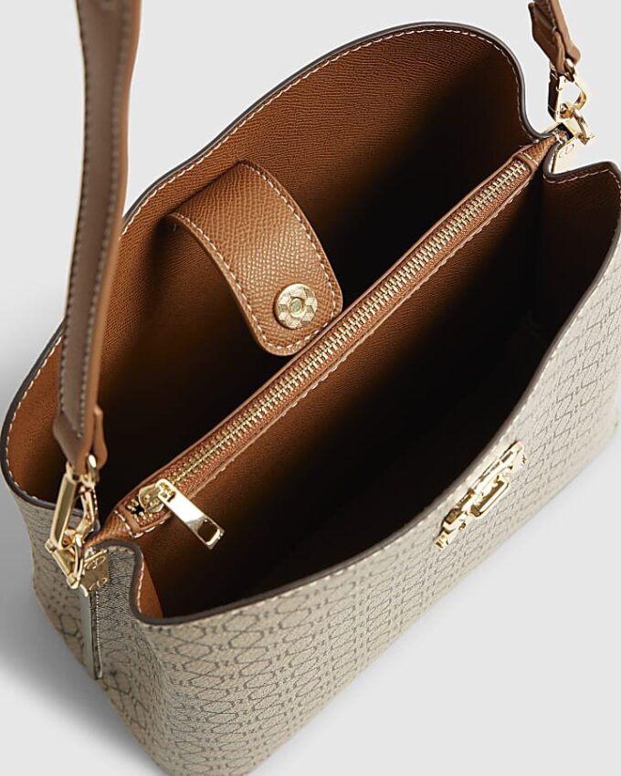 Beige monogramtryckt hinkväska