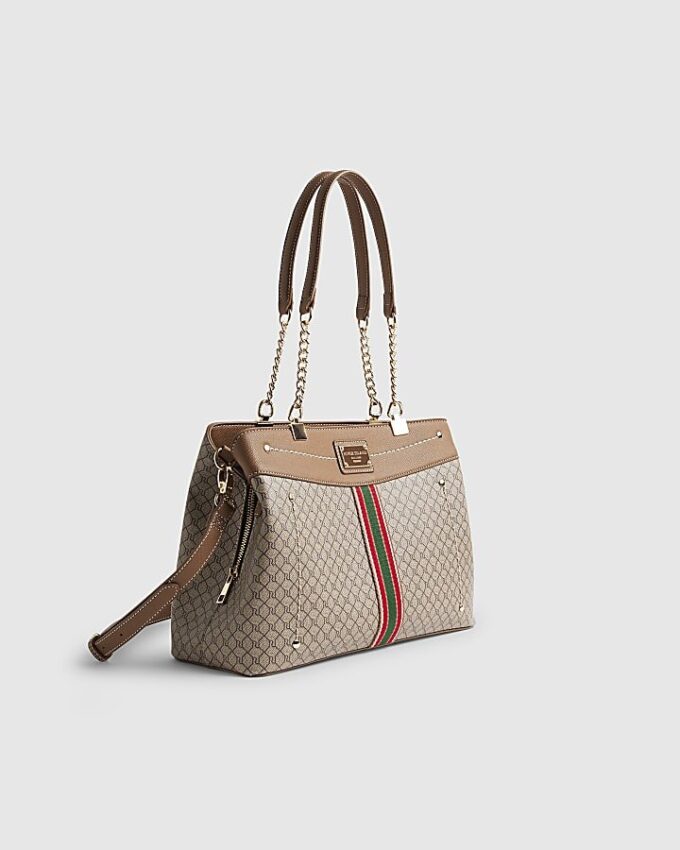Beige monogramvävd totebag med kedja fram