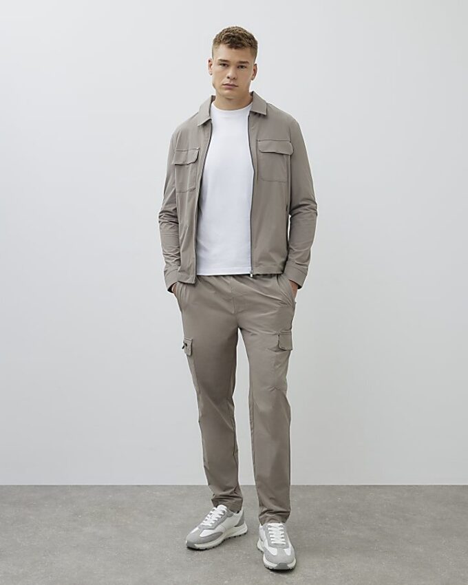Beige muskelpassad skjortjacka