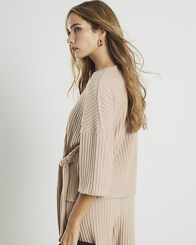 Beige mysig ribbad topp med knut på sidan